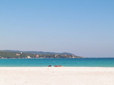 A beautiful sandy beach in Vada. Tuscany racej is not associated with tropical views. As you can see in the picture, here you will also find turquoise water and snow-white sand.