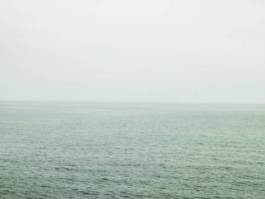 Karadeniz 'in suları üzerinde fırtınalı bir hava var..