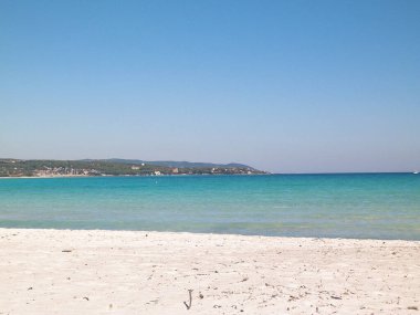 A beautiful sandy beach in Vada. Tuscany racej is not associated with tropical views. As you can see in the picture, here you will also find turquoise water and snow-white sand.