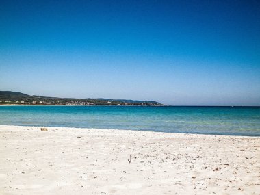 A beautiful sandy beach in Vada. Tuscany racej is not associated with tropical views. As you can see in the picture, here you will also find turquoise water and snow-white sand.