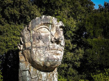 Boboli Bahçeleri 'ndeki anıt. Boboli Bahçeleri Floransa 'nın en büyük yangınlarından biri. Güzel Roma mimarisi. Turistik bir yer.