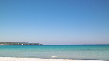 A beautiful sandy beach in Vada. Tuscany racej is not associated with tropical views. As you can see in the picture, here you will also find turquoise water and snow-white sand.