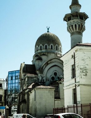 Eski Constanca kasabasındaki I. Carol Camii. Mimarlık ve din kavramı.