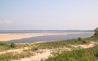 Sobieszewska Adası 'ndaki Baltık Denizi Kıyısı. Vistula Nehri 'nin kıyısında. Kuzey Polonya 'nın doğası.