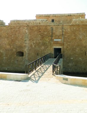Paphos Kalesi - Bizans kalesi Paphos Limanı girişinde. Kıbrıs adasında turistik ilgi.