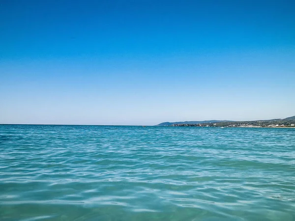 Moře Pobřeží Vady Itálie Průhledná Tyrkysová Voda Bílý Písek Cestovní — Stock fotografie