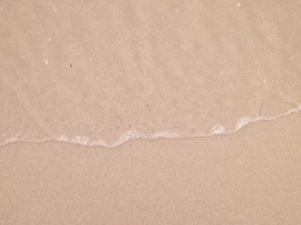 Havsvatten Sandstrand Sand Natur Bakgrund Kopiera Utrymme Semester Koncept — Stockfoto
