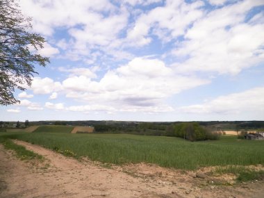 Kashubia Offroad - tipik Kashubian Bölgesi manzarası, Kuzey Polonya. Seyahat ve doğa kavramı.