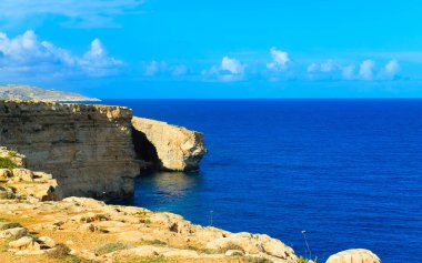 Malta 'daki kayalıklar. Marfa Yarımadası adanın kuzeyinde yer almaktadır..