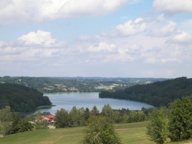 Ostrzyckie Gölü ve Wiezyca Bölgesi, Pomerania, Kashubia, Polonya 'nın güzel manzarası.