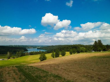 Ostrzyckie Gölü ve Wiezyca Bölgesi, Pomerania, Kashubia, Polonya 'nın güzel manzarası.
