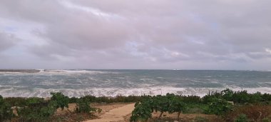 Saint Paul Körfezi 'nde fırtına havası var. Her mevsim Malta. Akdeniz 'de fırtına.
