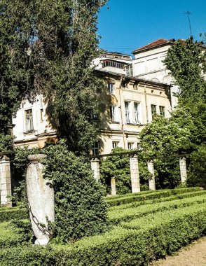 Kral I. Mihai Parkı 'nın manzarası, Bükreş, Romanya. Şehirdeki doğa ve turizm kavramı.