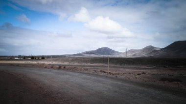 Çöl - Lanzarote 'nin tipik manzarası, Kanarya Adaları. Seyahat ve doğa kavramı.