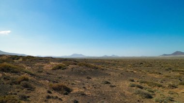 Çöl manzarası, Lanzarotte, Kanarya Adaları. Çöl, Lanzarote adasındaki tipik bir manzaradır. Seyahat ve doğa kavramı.