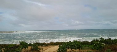 Saint Paul Körfezi 'nde fırtına havası var. Her mevsim Malta. Akdeniz 'de fırtına.