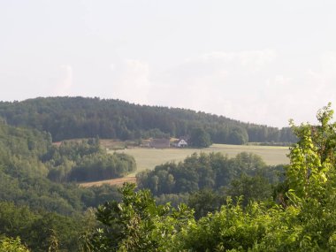 Wiezyca 'nın dağlık manzarası. Wiezyca, Polonya 'nın Kashubia bölgesinin dağlık pazarıdır..