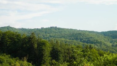 Wiezyca 'nın dağlık manzarası. Wiezyca, Polonya 'nın Kashubia bölgesinin dağlık pazarıdır..