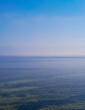 Pucka Körfezi 'nin deniz manzarası. Doğa arkaplan kopyalama alanı.