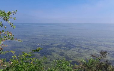 Polonya 'daki Pucka Körfezi' nin temiz su manzarası çok güzel. Pucka Körfezi 'nin doğal koşulları biliniyor. Temiz su ve güzel manzaralar..