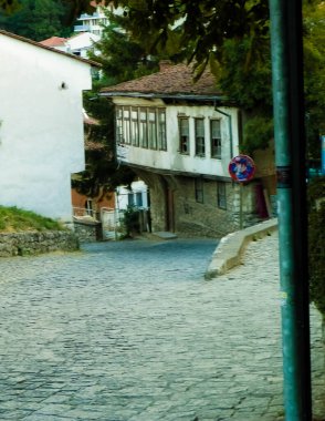 Eski şehrin sokakları, Ochrid Makedonya. Ohri, UNESCO 'nun Dünya Mirası kapsamında yer alan 28 siteden biri. Mimarlık ve turizm konsepti.