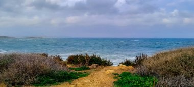 Saint Paul Körfezi 'nde fırtına havası var. Her mevsim Malta. Akdeniz 'de fırtına.