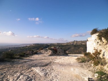 Kıbrıs adası yakınlarındaki Paphos Dağları 'nın Landascape' si. Seyahat kavramı.