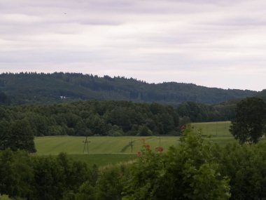 Wiezyca 'nın dağlık manzarası. Wiezyca, Polonya 'nın Kashubia bölgesinin dağlık bir parçasıdır..