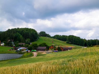 Koszalkowo Polonya 'da popüler bir kayak yoludur. Kışın daha popüler ama yazları da güzeldir..