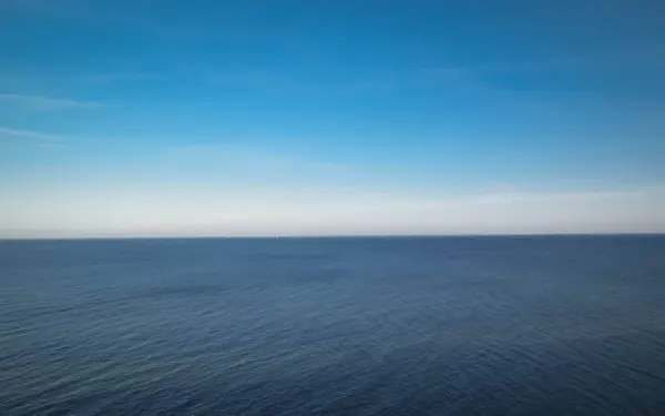 Güzel Baltık Denizi. Gökyüzünde boşluk kopyala.