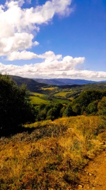 Bieszczady Dağları, Karpatian Dağları 'nın kuzey kesiminde yer alır. Doğanın güzelliği.