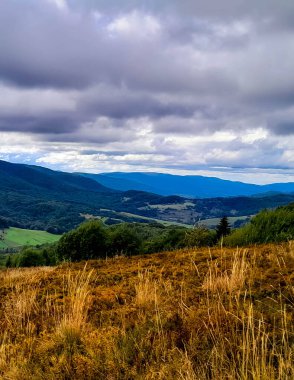 Bieszczady Dağları, Karpatian Dağları 'nın kuzey kesiminde yer alır. Doğanın güzelliği.