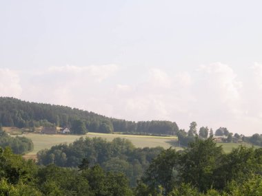 Wiezyca 'nın dağlık manzarası. Wiezyca, Polonya 'nın Kashubia bölgesinin dağlık pazarıdır..