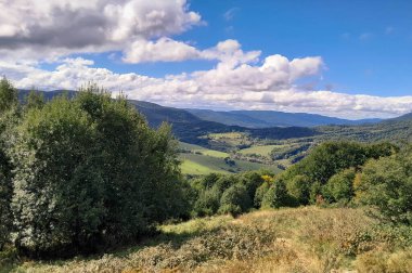 Bieszczady Dağları, Karpatian Dağları 'nın kuzey kesiminde yer alır. Doğanın güzelliği.