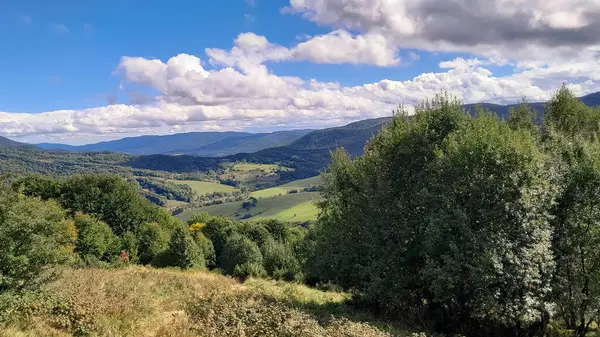 Bieszczady Dağları, Karpatian Dağları 'nın kuzey kesiminde yer alır. Doğanın güzelliği.