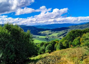 Bieszczady Dağları, Karpatian Dağları 'nın kuzey kesiminde yer alır. Doğanın güzelliği.
