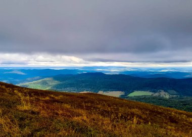 Bieszczady Dağları, Karpatian Dağları 'nın kuzey kesiminde yer alır. Doğanın güzelliği.