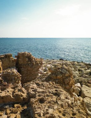 Paphos Kalesi 'nin savunma bölümünün kalıntıları. Kale, 1570 yılında Venedik-Türkiye savaşları sırasında kısmen hasar gördü. Kıbrıs adasında turistik ilgi.