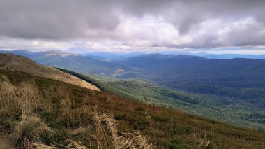 Bieszczady Dağları, Karpatian Dağları 'nın kuzey kesiminde yer alır. Doğanın güzelliği.