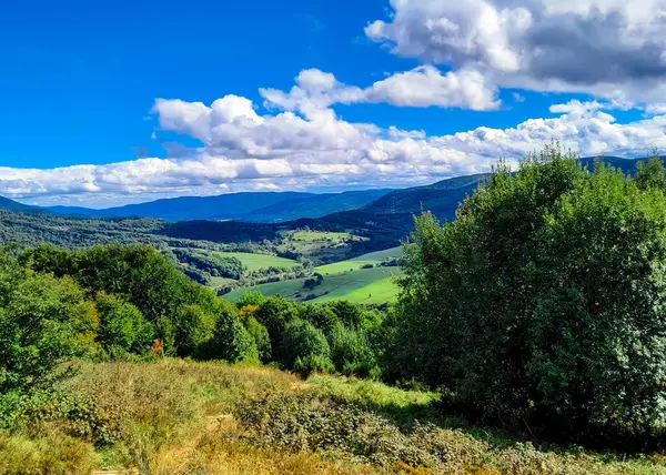 Bieszczady Dağları, Karpatian Dağları 'nın kuzey kesiminde yer alır. Doğanın güzelliği.