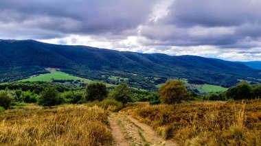 Bieszczady Dağları, Karpatian Dağları 'nın kuzey kesiminde yer alır. Doğanın güzelliği.