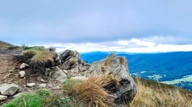 Bieszczady Dağları, Karpatian Dağları 'nın kuzey kesiminde yer alır. Doğanın güzelliği.