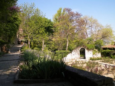 Kraliçe Mary Park olarak da bilinen Balchik Sarayı bahçeleri. Seyahat ve doğa kavramı.
