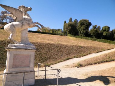 Floransa 'daki Boboli Bahçelerinde Pegasus Heykeli