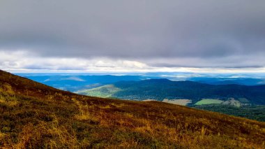 Bieszczady Dağları, Karpatian Dağları 'nın kuzey kesiminde yer alır. Doğanın güzelliği.