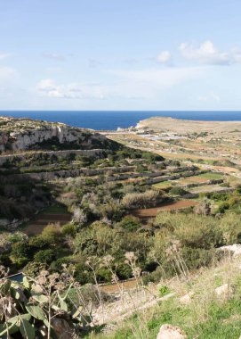 Melliea 'da Mağara Yatılı. Malta. Turistik bir yer.