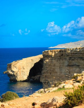 Marfa Yarımadası manzarası. Malta 'nın kuzeyi.