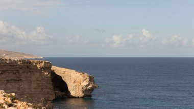 Marfa Yarımadası manzarası. Malta 'nın kuzeyi.