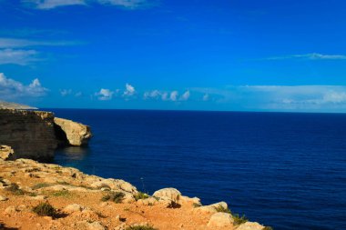 Marfa Yarımadası manzarası. Malta 'nın kuzeyi.