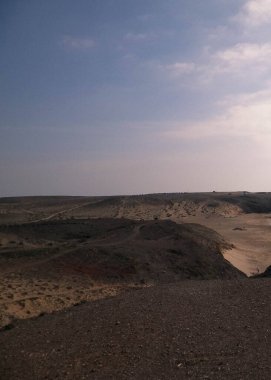 Kumlu çöl manzarası. Kum tepeleri manzarası. Doğa Konsepti, Kanarya Adaları.